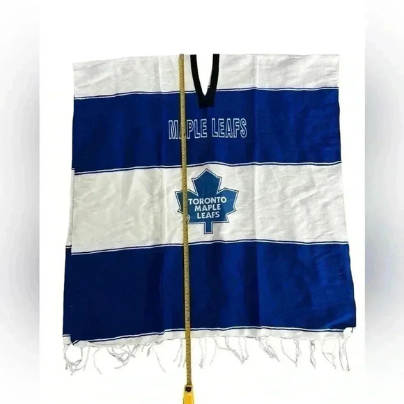 Toronto Maple Leafs  Adult Unisex Poncho White and Blue One Size - Picture 6 of 9